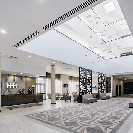 Heston Hyde Hotel Хаунслоу Екстериор снимка
