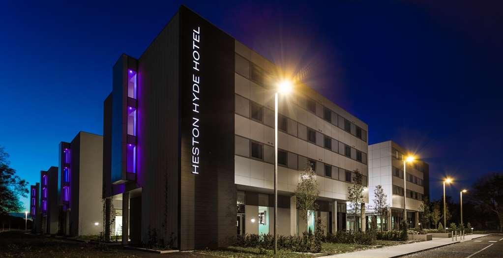Heston Hyde Hotel Хаунслоу Екстериор снимка