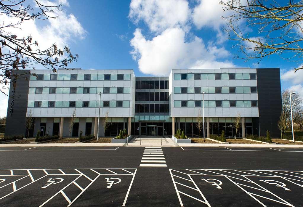 Heston Hyde Hotel Хаунслоу Екстериор снимка