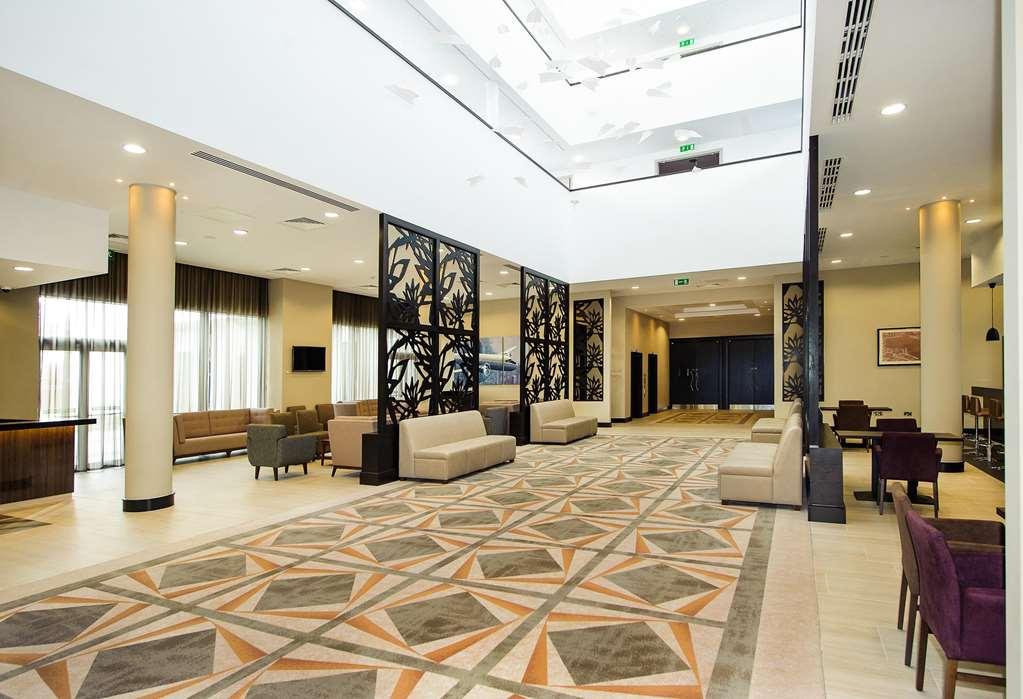 Heston Hyde Hotel Хаунслоу Интериор снимка