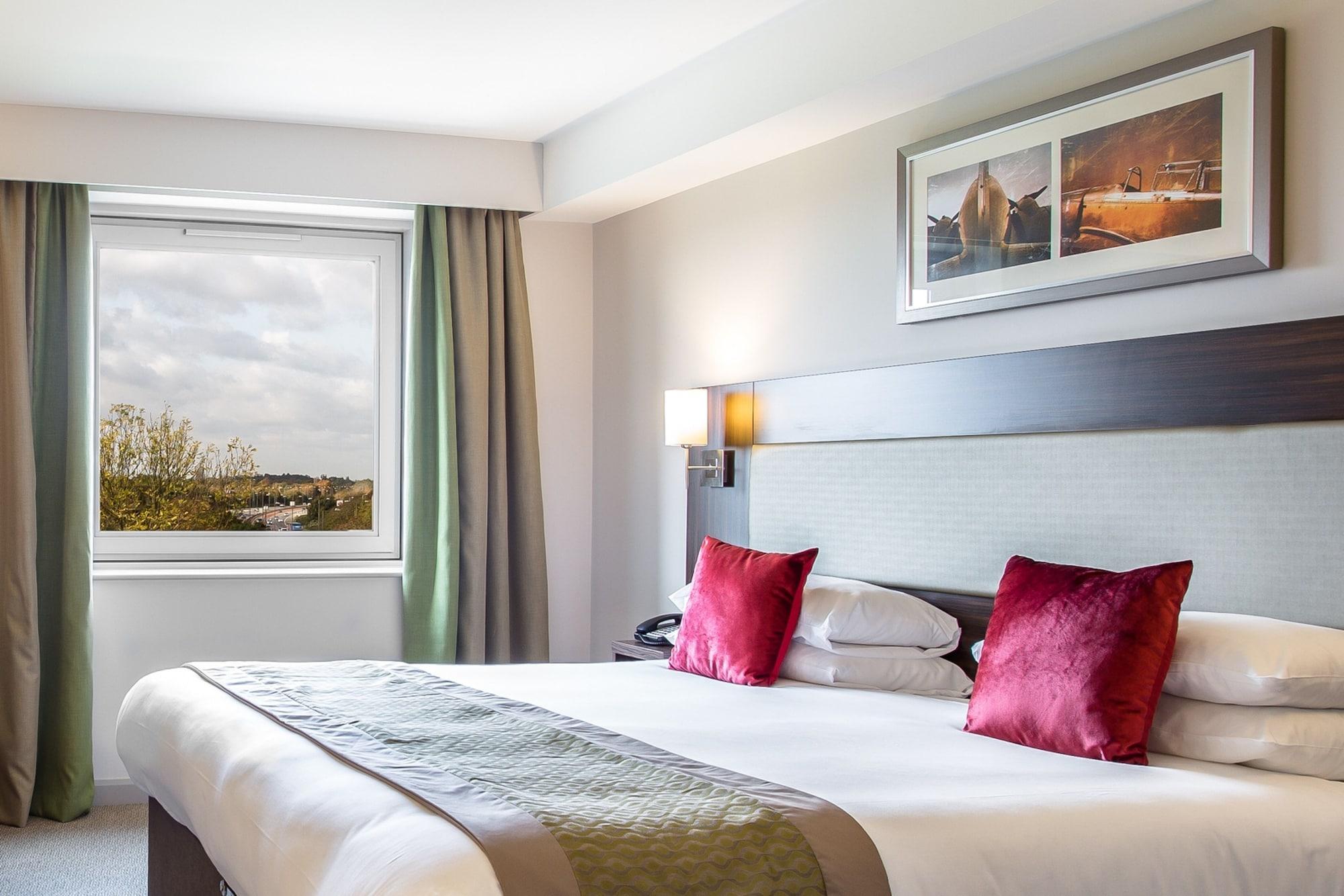 Heston Hyde Hotel Хаунслоу Екстериор снимка