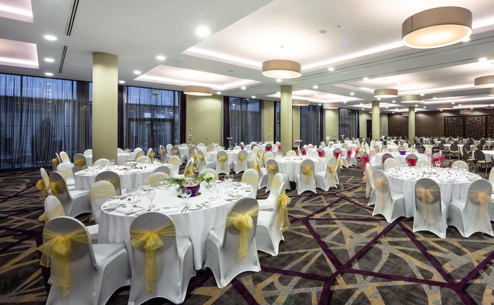 Heston Hyde Hotel Хаунслоу Екстериор снимка