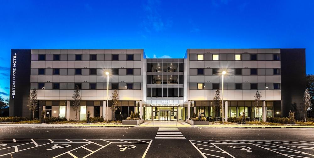 Heston Hyde Hotel Хаунслоу Екстериор снимка