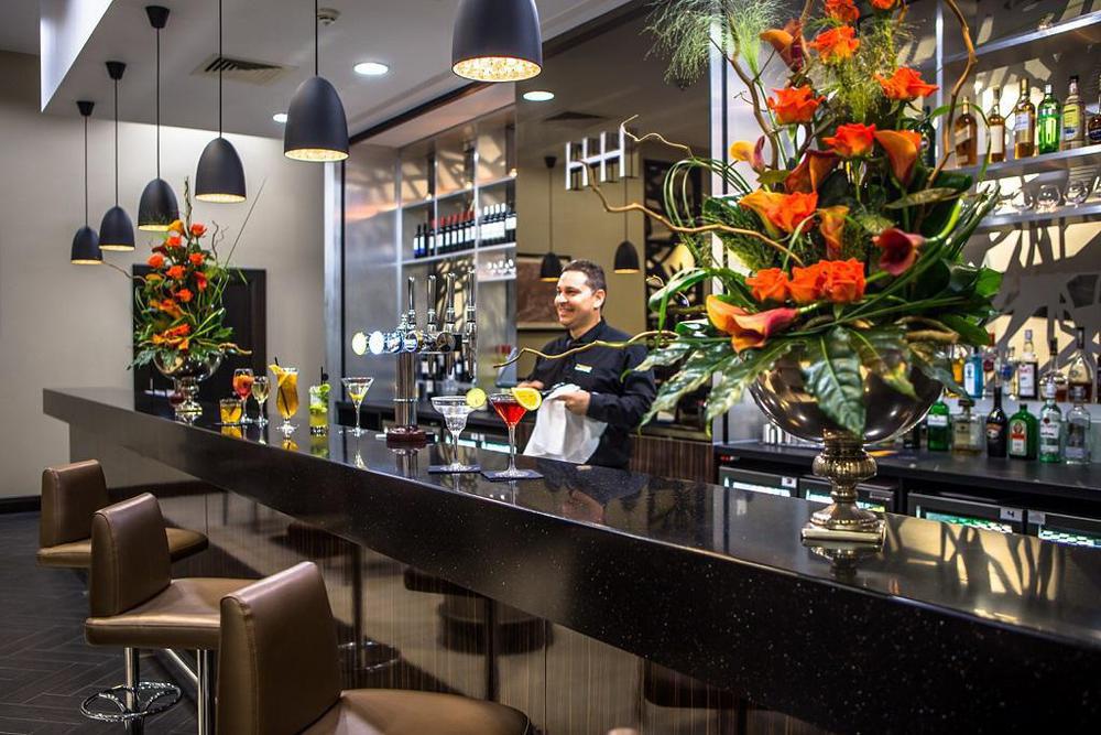 Heston Hyde Hotel Хаунслоу Екстериор снимка