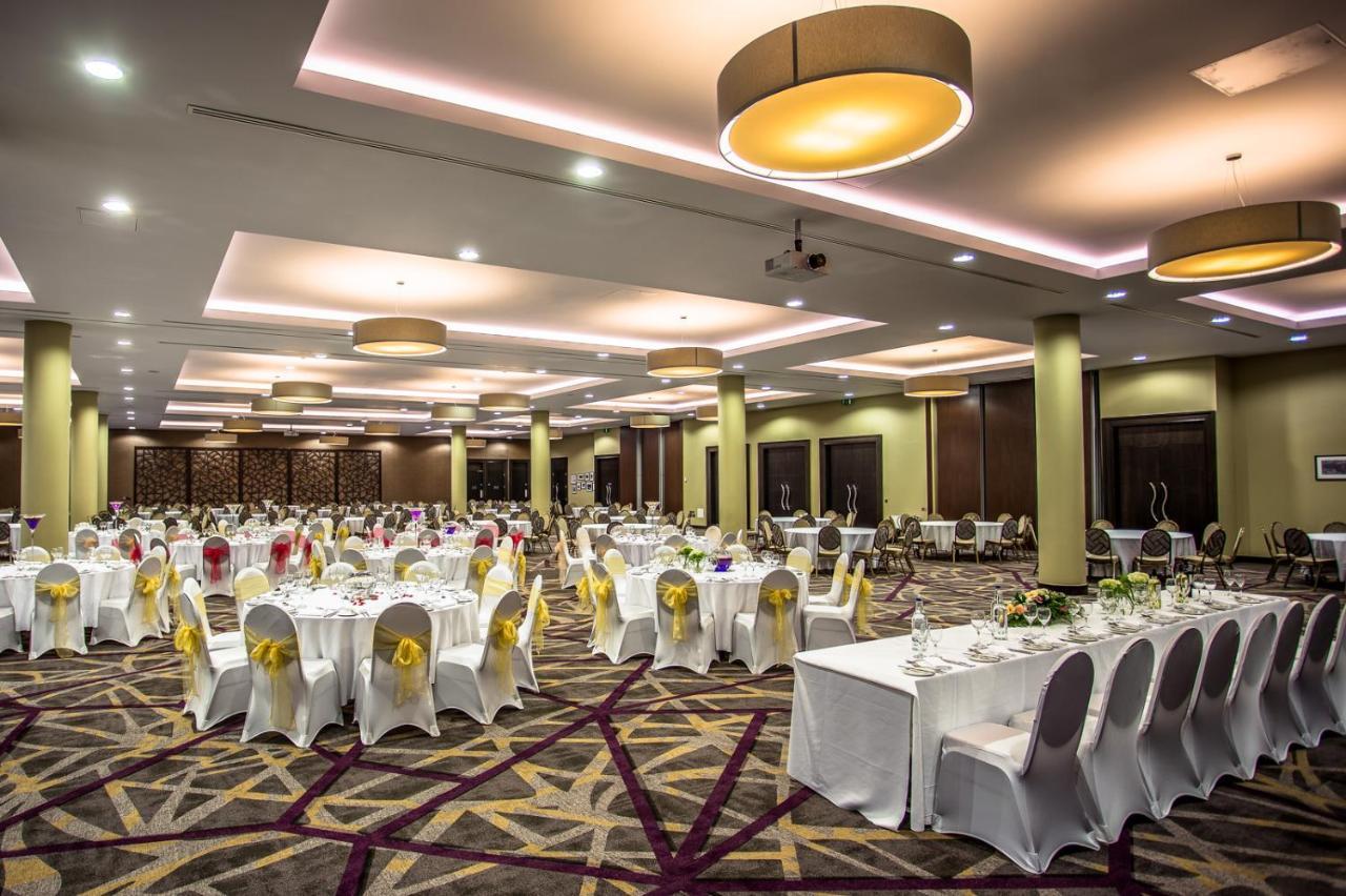 Heston Hyde Hotel Хаунслоу Екстериор снимка