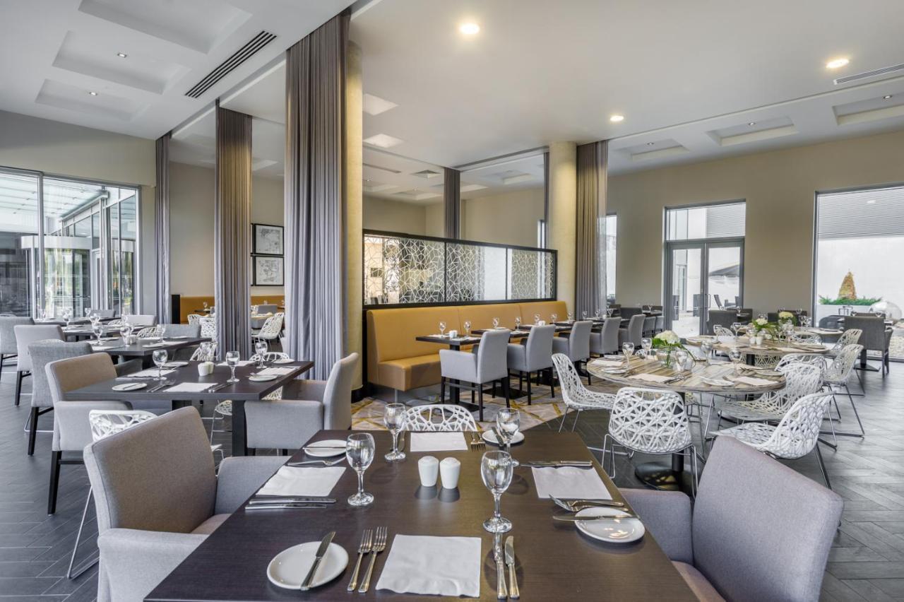 Heston Hyde Hotel Хаунслоу Екстериор снимка