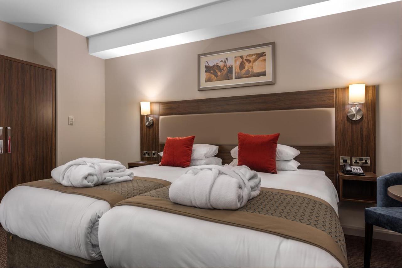 Heston Hyde Hotel Хаунслоу Екстериор снимка