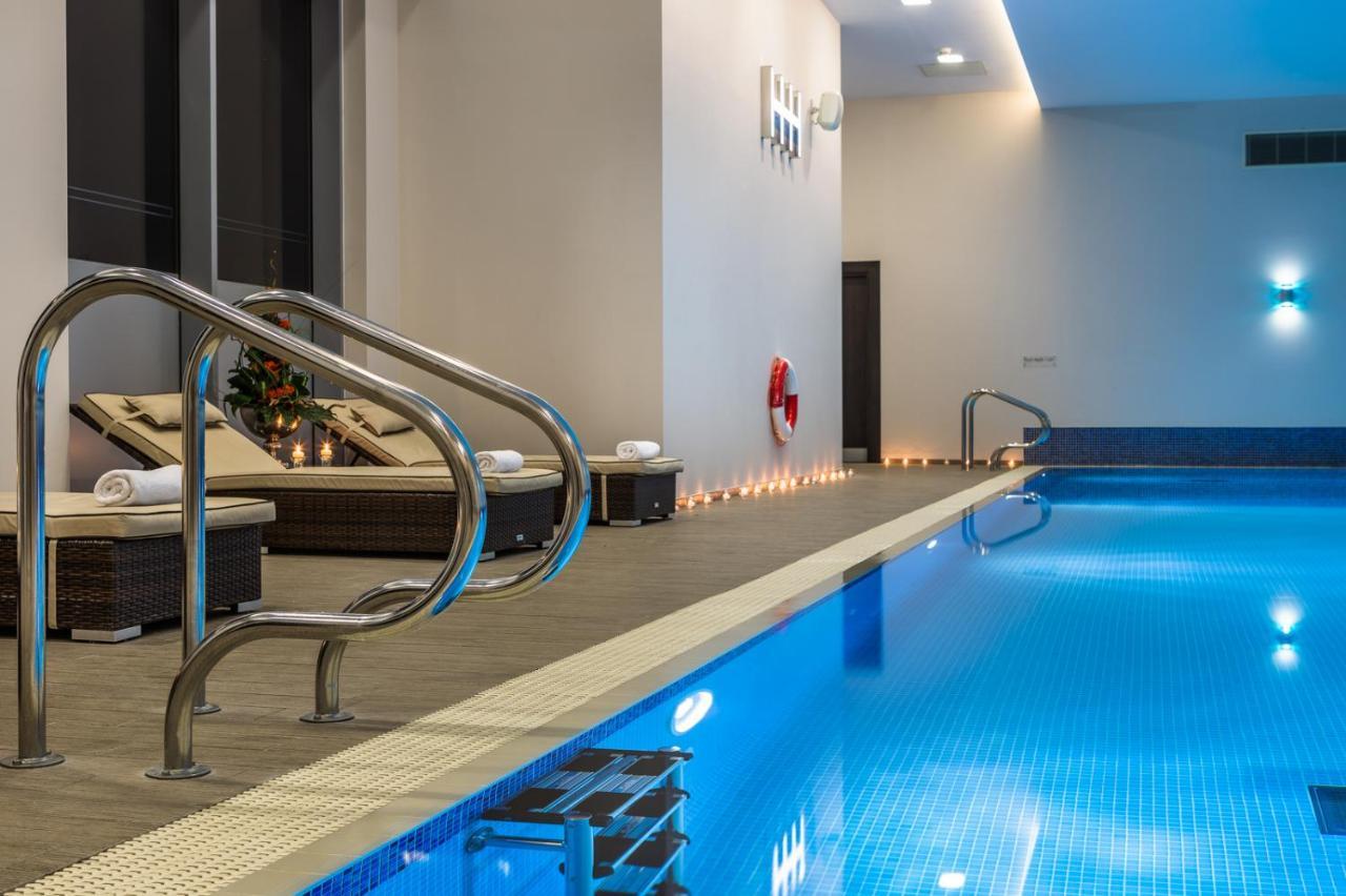 Heston Hyde Hotel Хаунслоу Екстериор снимка