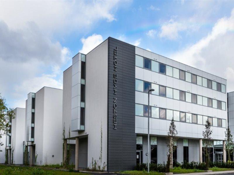 Heston Hyde Hotel Хаунслоу Екстериор снимка