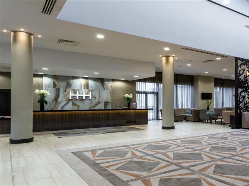 Heston Hyde Hotel Хаунслоу Екстериор снимка