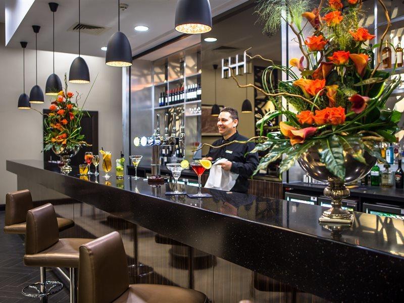 Heston Hyde Hotel Хаунслоу Екстериор снимка