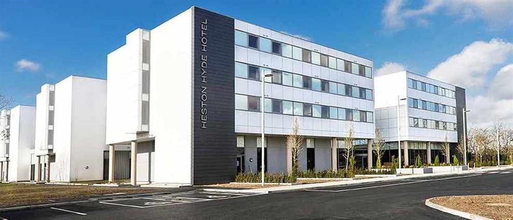 Heston Hyde Hotel Хаунслоу Екстериор снимка