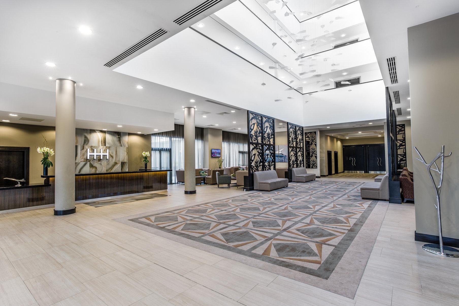 Heston Hyde Hotel Хаунслоу Екстериор снимка