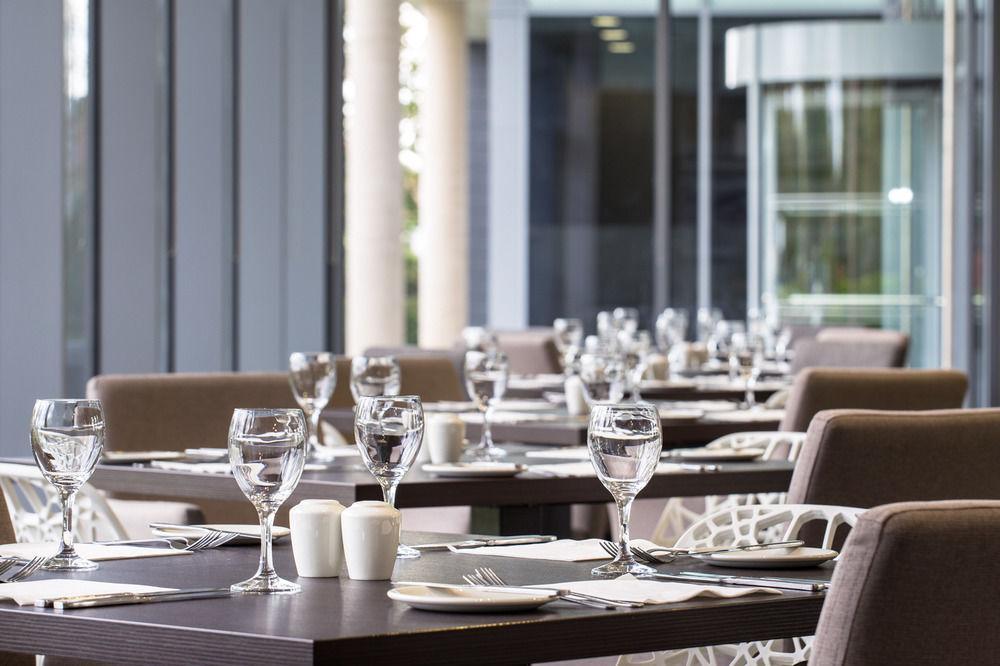 Heston Hyde Hotel Хаунслоу Екстериор снимка