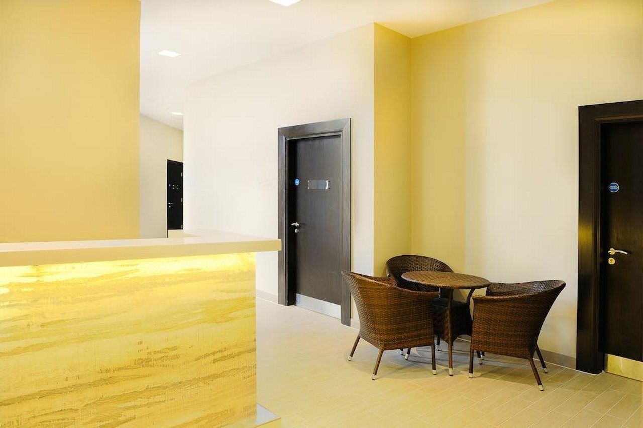 Heston Hyde Hotel Хаунслоу Екстериор снимка