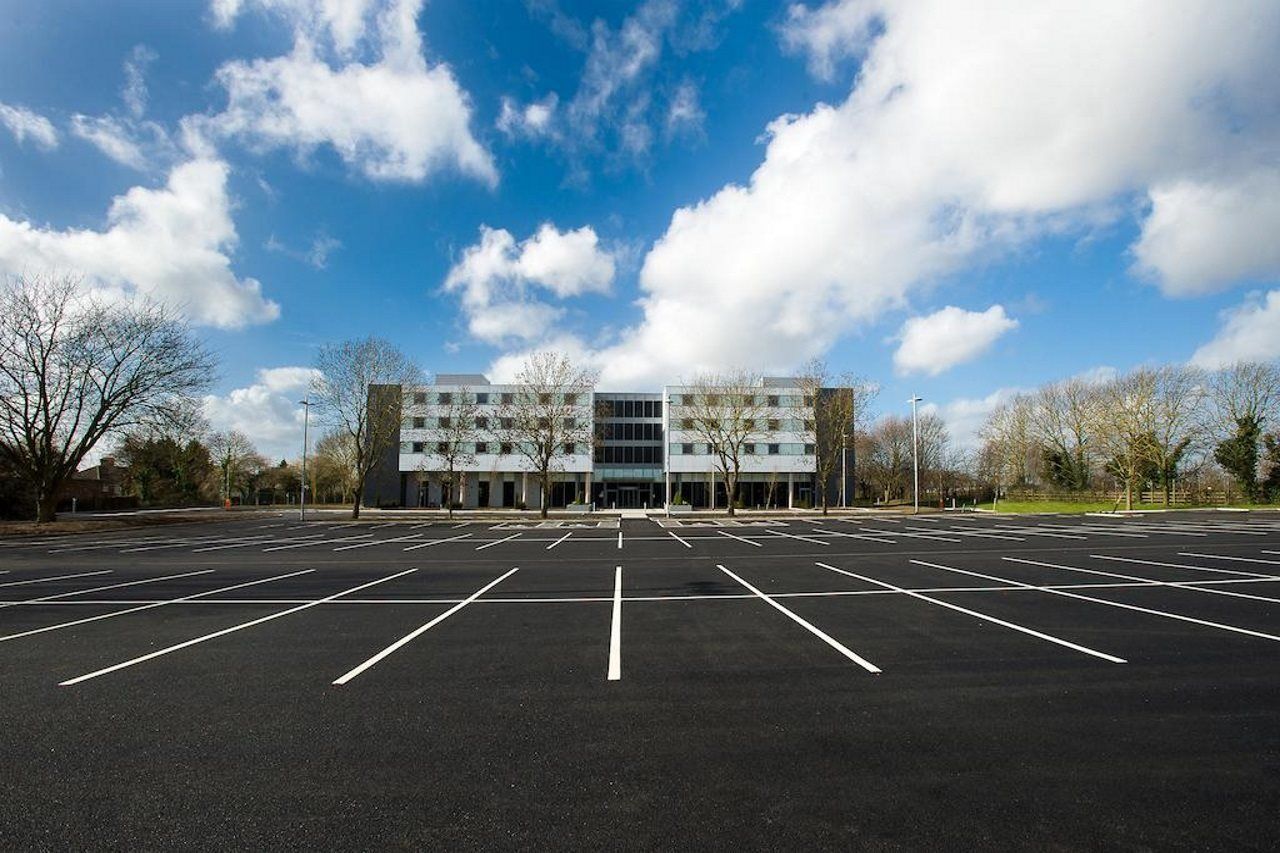 Heston Hyde Hotel Хаунслоу Екстериор снимка