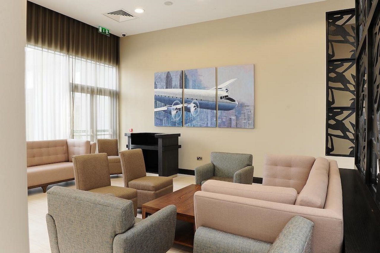 Heston Hyde Hotel Хаунслоу Екстериор снимка