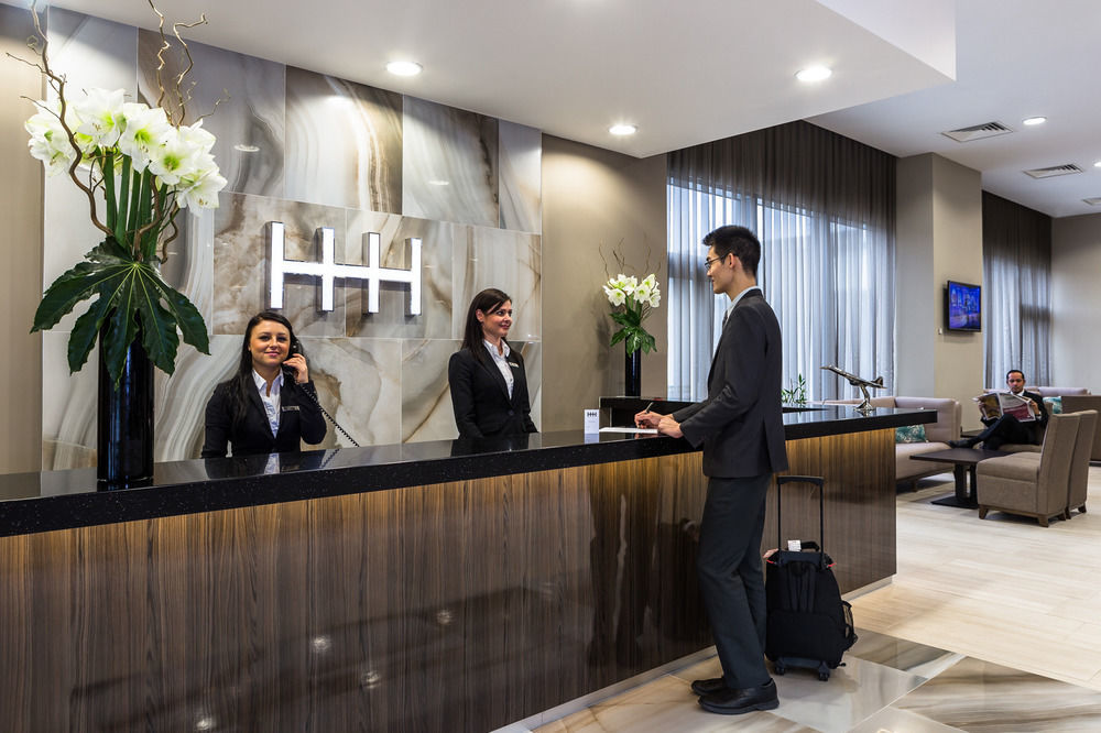 Heston Hyde Hotel Хаунслоу Екстериор снимка