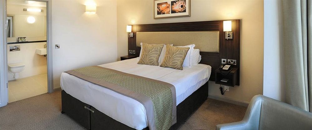 Heston Hyde Hotel Хаунслоу Екстериор снимка
